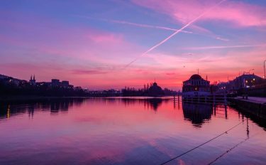 #Sunrise over the Vltava River after a bit of techno on a boat #cityscape&hellip;