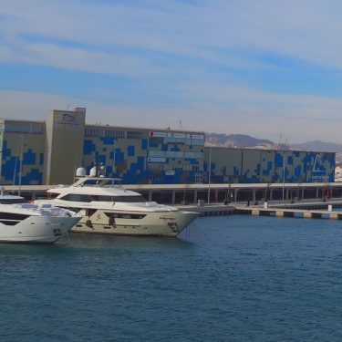 Puerto de Barcelona. Foto 3/3. Foto completa en perfil. . #fotourbana #city_barcelona #barcelonacity #barcelonalife&hellip;