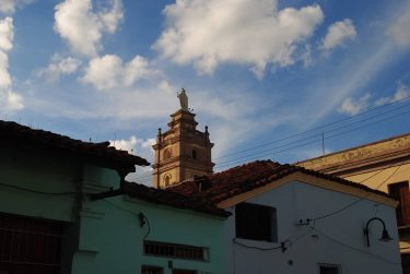 Cuba, Camagüey, November 2014 #cuba #cuban #camagüey #cubatrip #caribbean #city #cityphotography #street #streetphotography #houses…