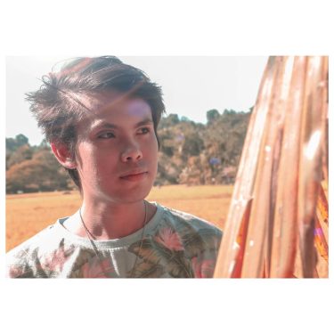 Sa pagkumpas ng iyong kamay Aking landas ginagabay Nagiisang tiyak sa isang libong duda&hellip;