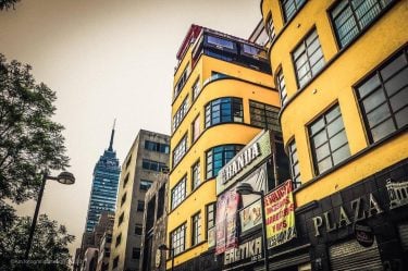 Ciudad de México #mexicocity #mexico #streetlife #coloresdemexico #mexicoesmagia #capturamexico #igersdf #carslovers #caminandomexico #travelphotography #travelmexico…