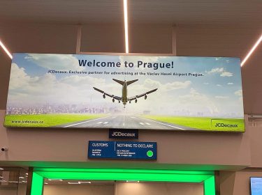 ???????? Praga, capital da República Tcheca, é cortada pelo rio Vltava. Apelidada de “a…