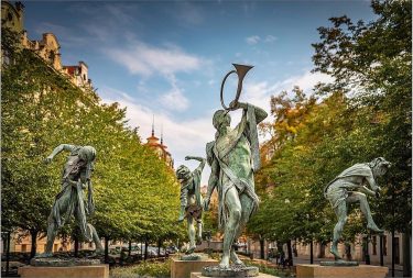 Rivers. Yes, these statues symbolize the biggest rivers of the world #ig_europe #discover_vacations #hello_worldpics…