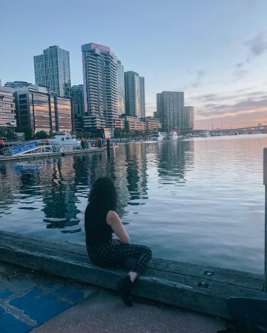 Happy Wednesday y’all! Feeling pretty relaxed after enjoying the beautiful sunset at the Docklands.…