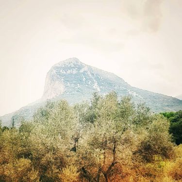 Dağlar dağlar #beautifulhotels #travelblogger #travel #travelrepost #explore #datça #datca #airbnb #beautifuldestinations #worderlust #amazingdestination #wonderful_places…