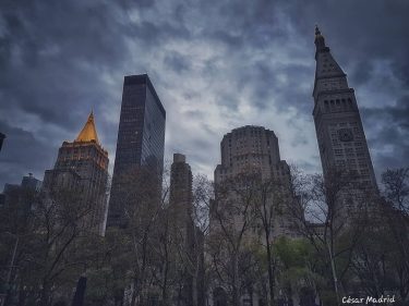Gotham City #canon #canonphotography #amateurphotography #city #newyork #travelling #travelphotography #travel #travelblogger #bnesimppl #skyscraper #sky…