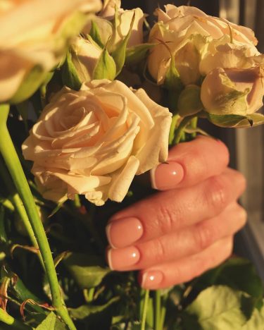 В Питере тепло️ А еще ногти свои красивые надо вставить,ибо это мой первый френч