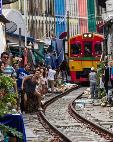 Thailand . . . . #thailand #trainmarket #maeklong #thailandtravel #train #maeklongrailwaymarket #bangkok #traveldestinations_ig #bnesimppl&hellip;