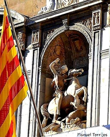 Plaça Sant Jaume. Sant Jordi en la fachada de la Generalitat de Catalunya. .&hellip;