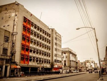 Ciudad de México #mexicocity #mexico #streetlife #coloresdemexico #mexicoesmagia #capturamexico #igersdf #carslovers #caminandomexico #travelphotography #travelmexico&hellip;